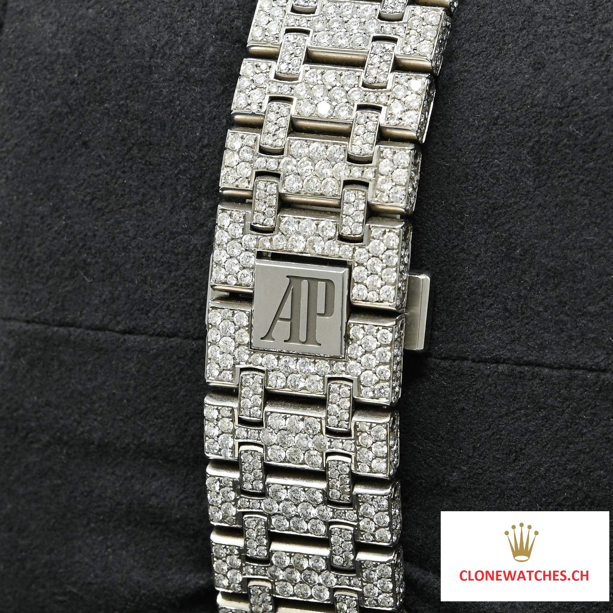 41mm-audemars-piguet-royal-oak-black-iced-montre-stainless-bijoux-medusa-homme-quebec-canada-779_2000x
