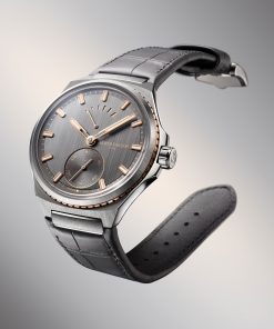 Alternative view of Longitude Titanium 5°W Edition