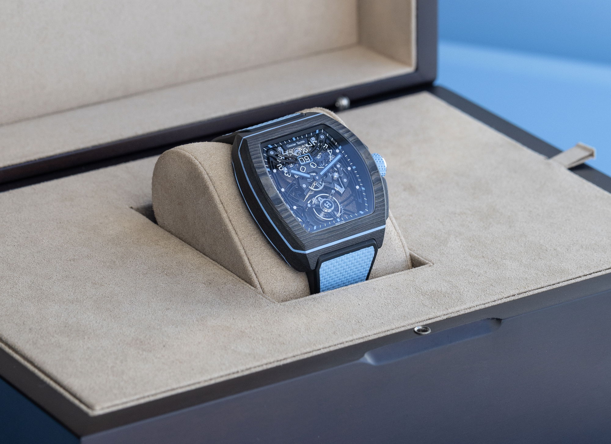 Flying Tourbillon Grande Date B1.618 Carbon Sky Blue - Image 10