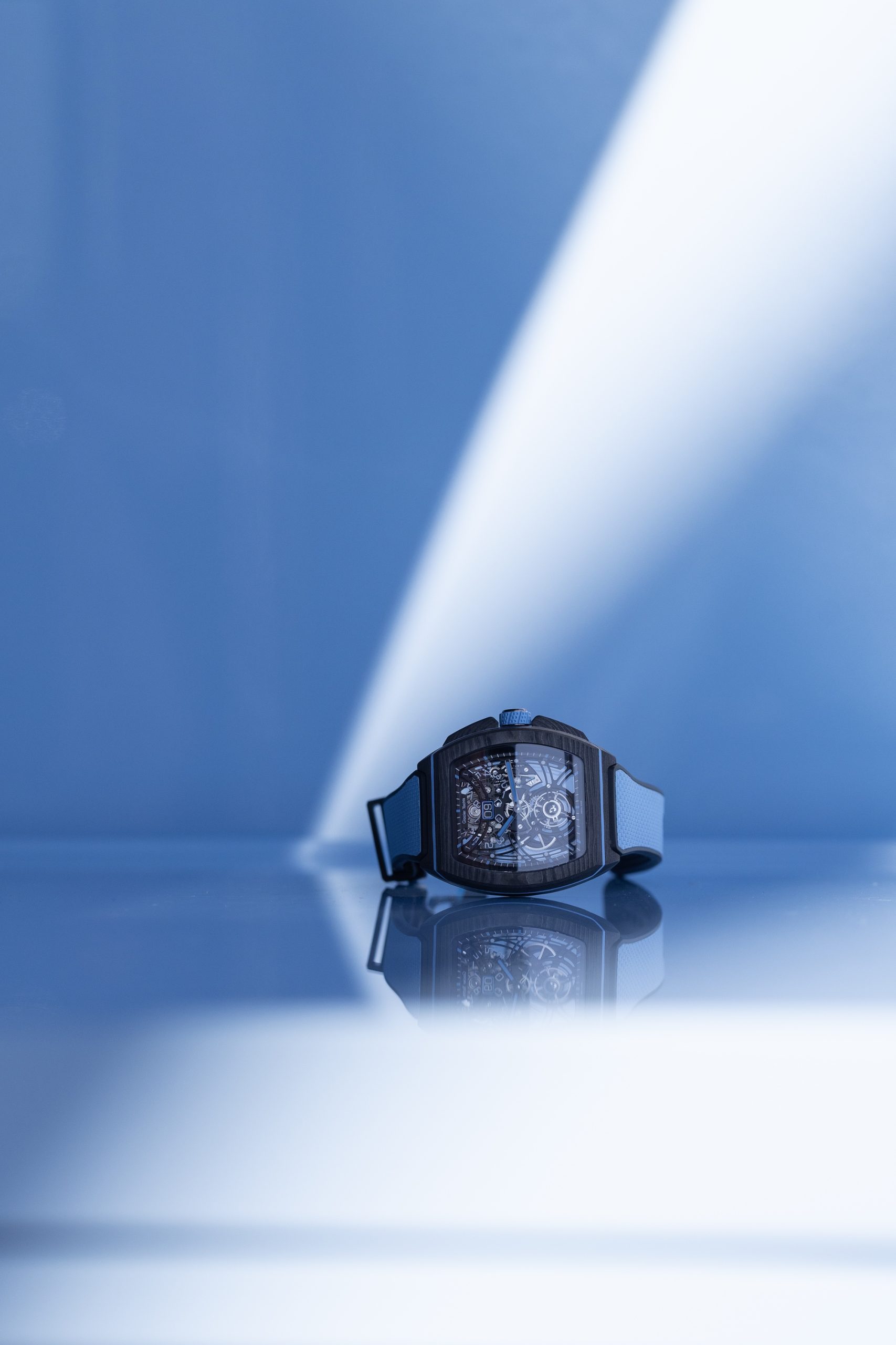 Flying Tourbillon Grande Date B1.618 Carbon Sky Blue - Image 12