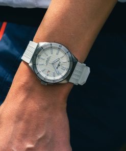 Alternative view of Marinemaster M-40 Snow White