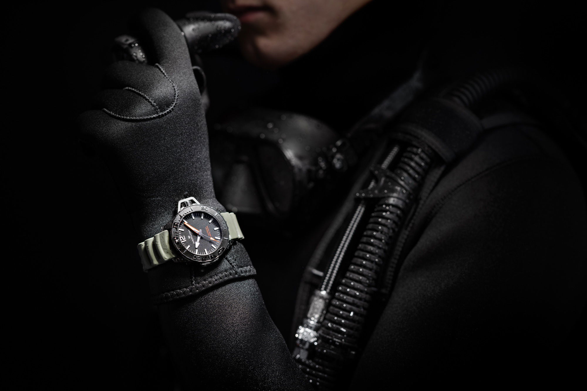 Khaki Navy Frogman Auto 46mm - Image 5