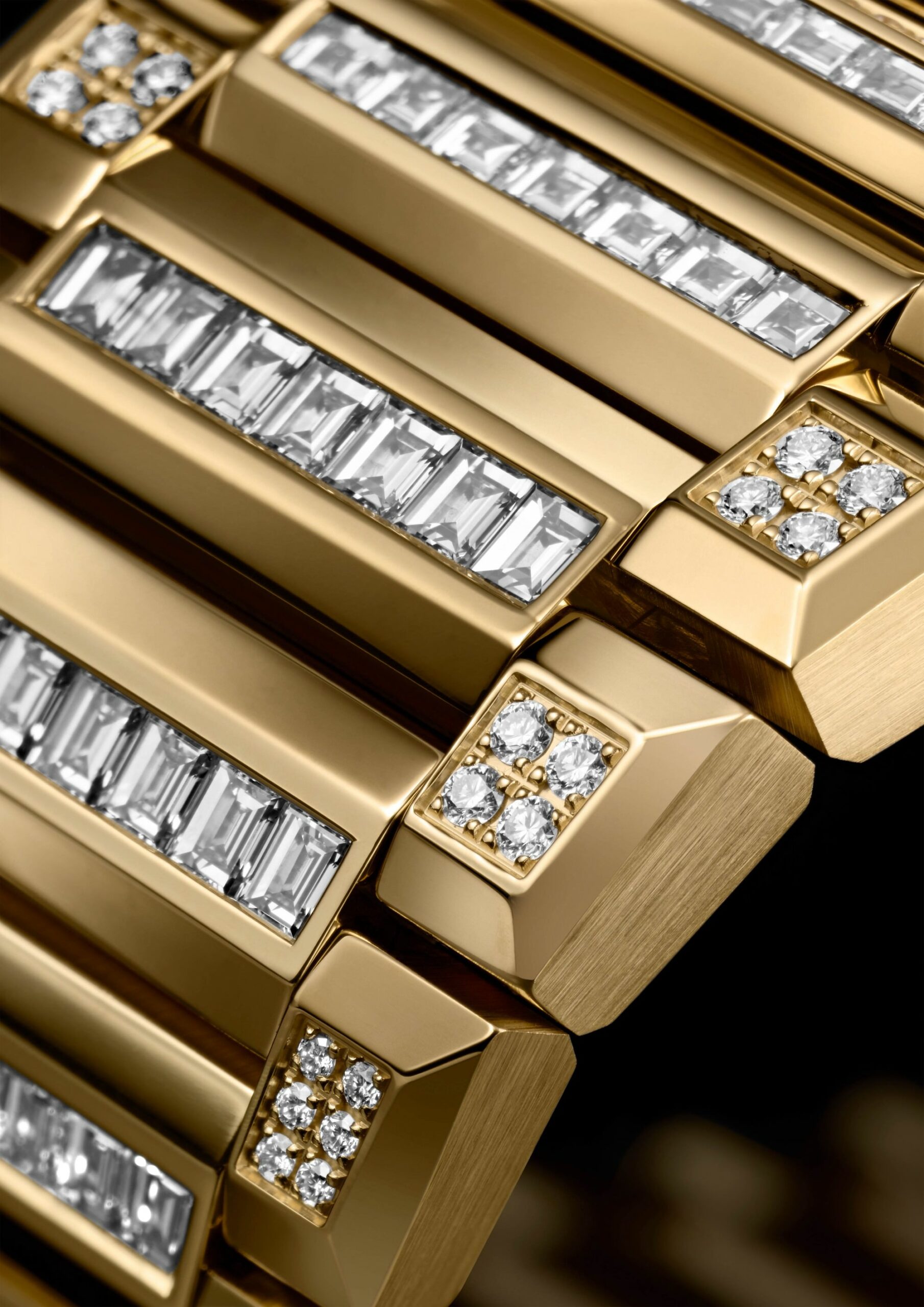 Big Bang Integrated Time Only Yellow Gold Jewellery - Image 6