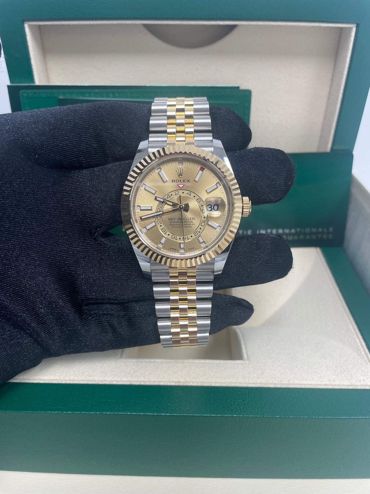 Rolex Sky-Dweller 42 mm Oystersteel and yellow gold 336933-0002 - Image 5