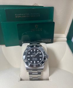 Alternative view of Rolex Submariner  41 mm  Oystersteel 124060-0001