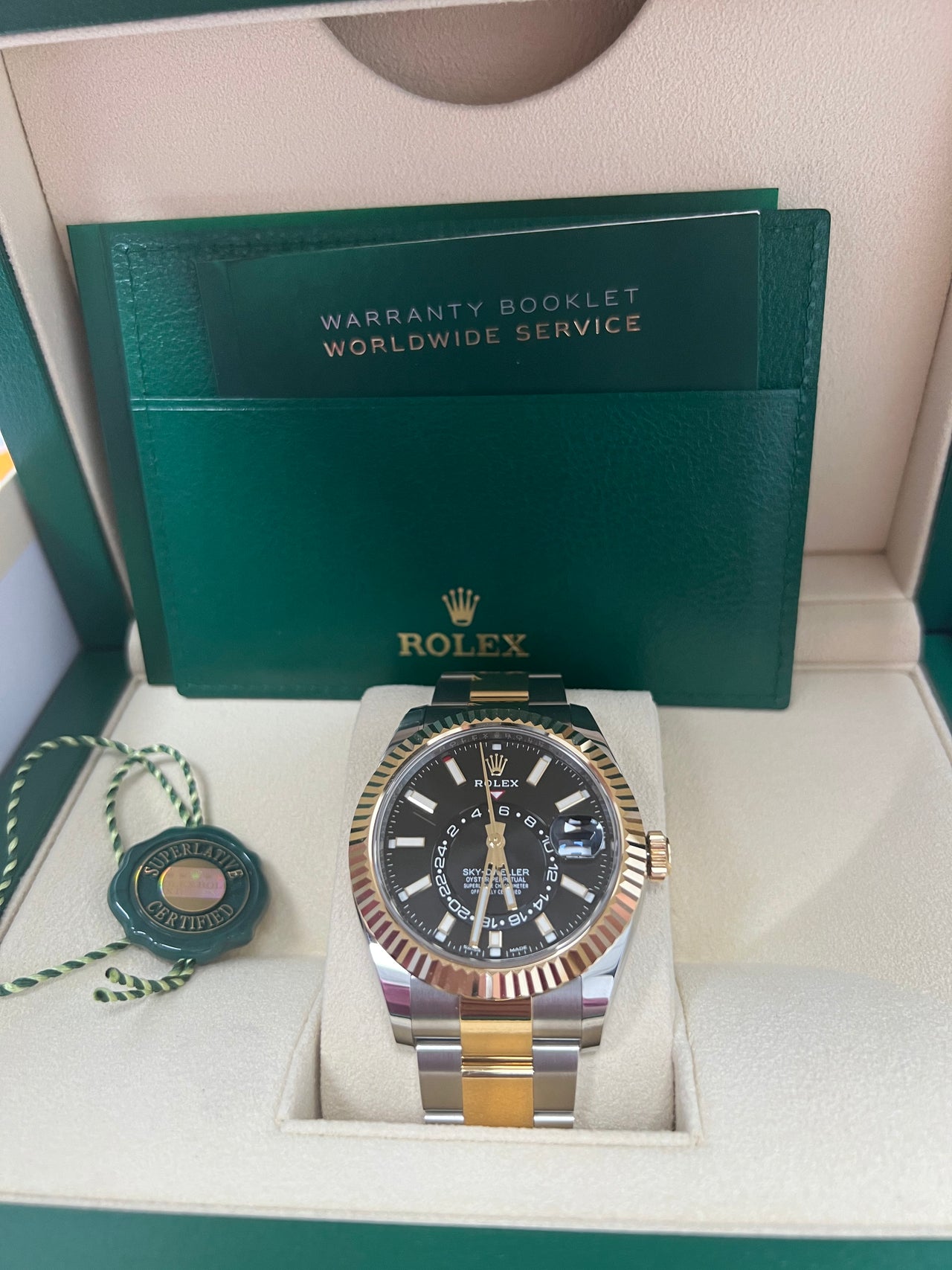 Rolex Sky-Dweller 42 mm Oystersteel and yellow gold 336933-0003 - Image 2