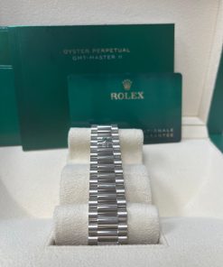 Alternative view of Rolex Day-Date 40 40 mm white gold and diamonds 228349rbr-0030