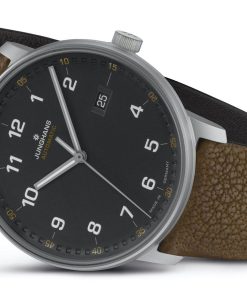 Alternative view of FORM A Titan