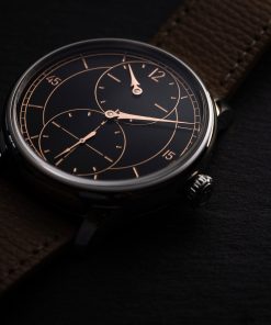 Alternative view of Le Régulateur Gravé Noir