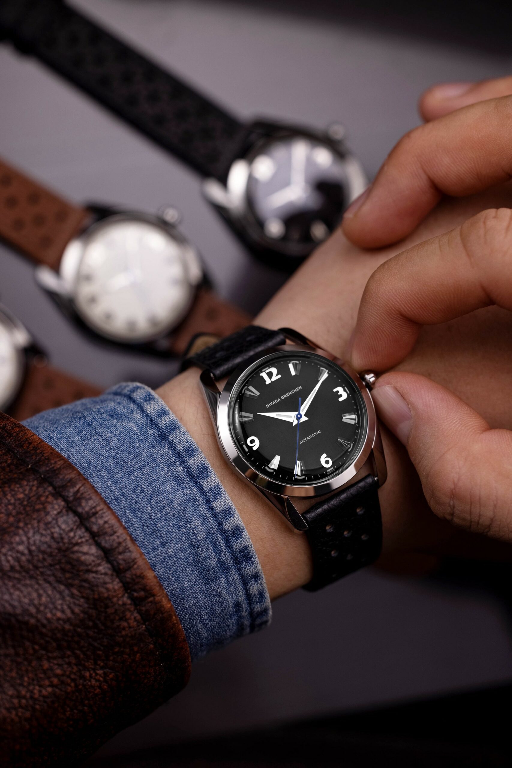 Antarctic 35 Black & Gold - Image 6