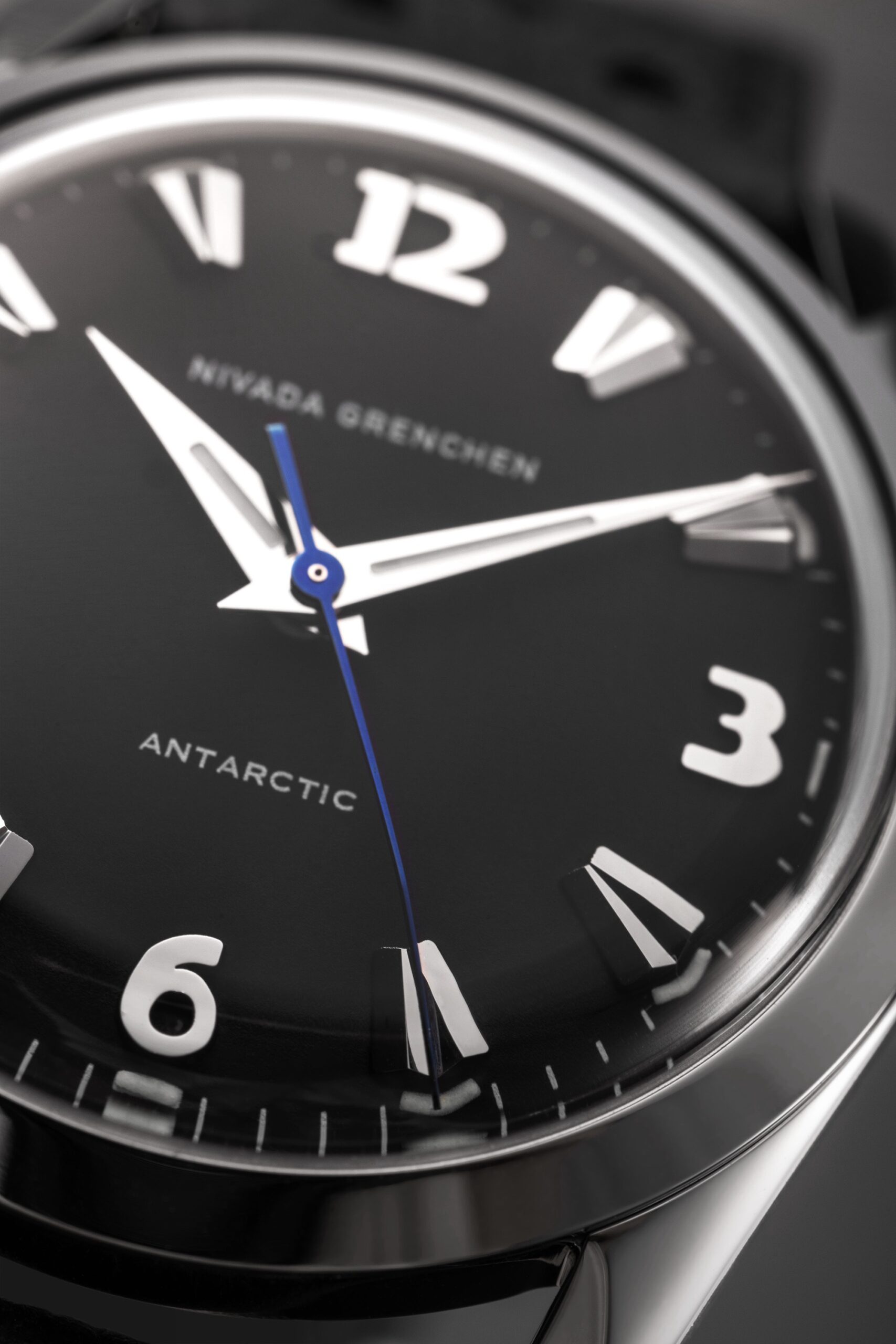 Antarctic 35 Black & Gold - Image 8