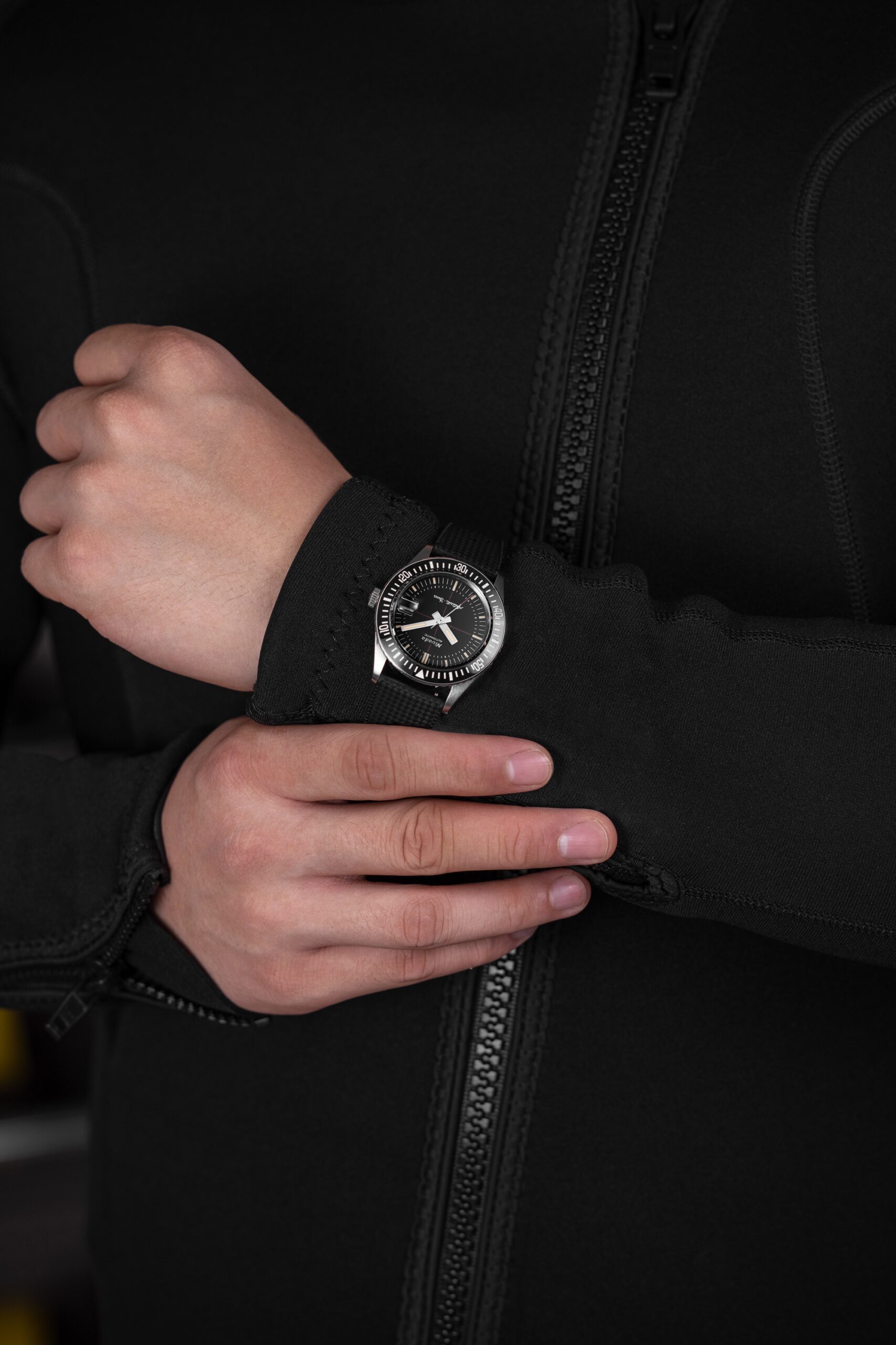 Antarctic Diver Date - Image 7