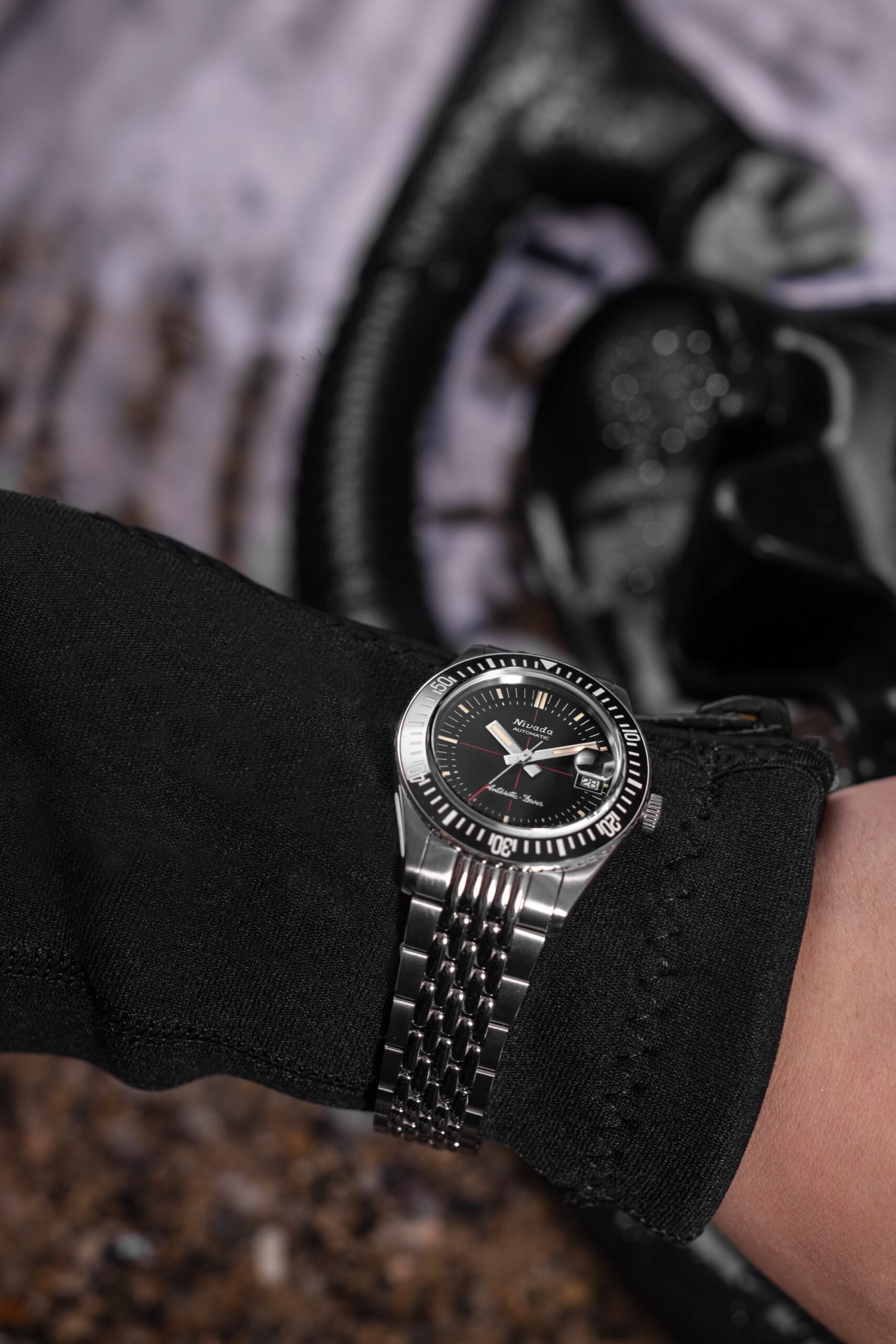 Antarctic Diver Date - Image 10