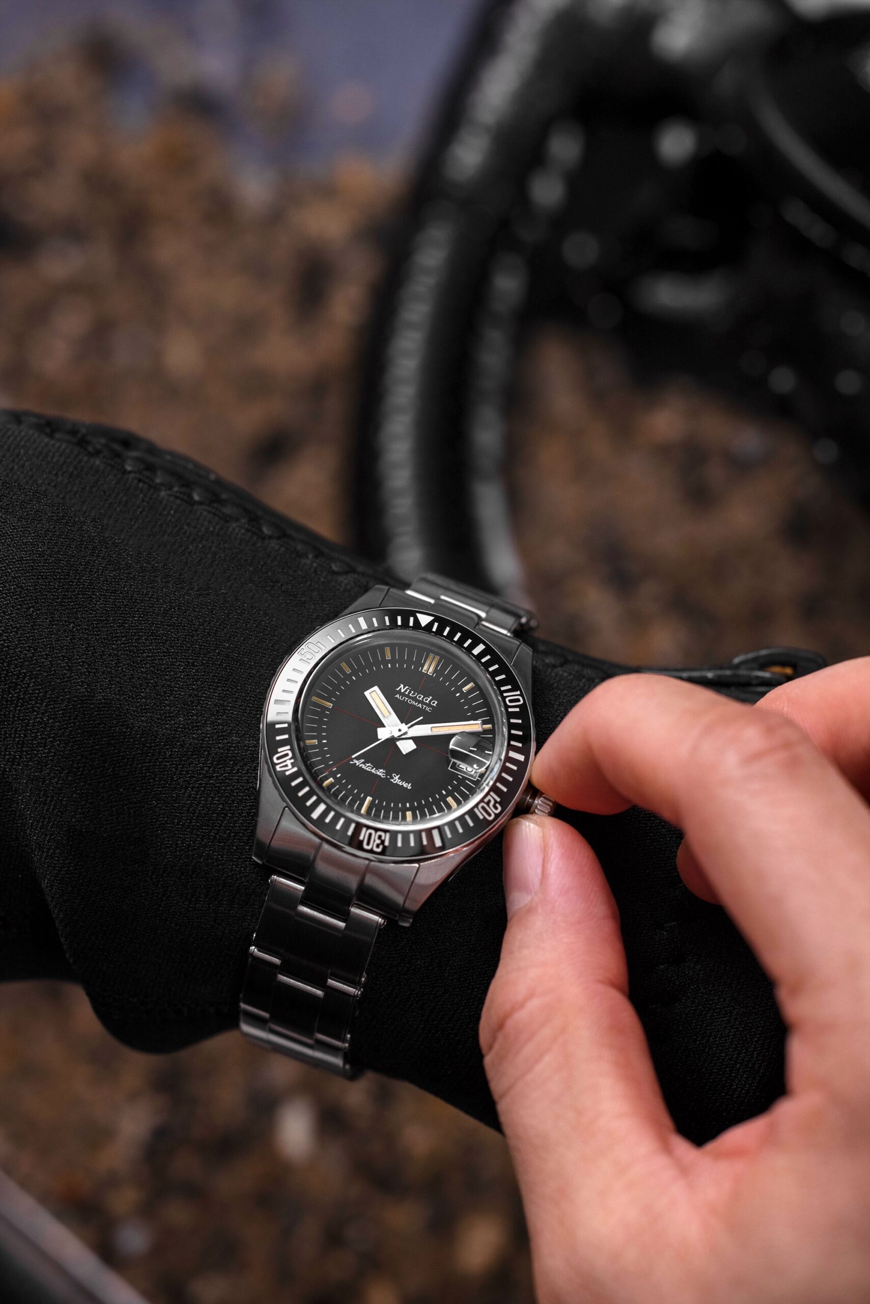 Antarctic Diver Date - Image 10