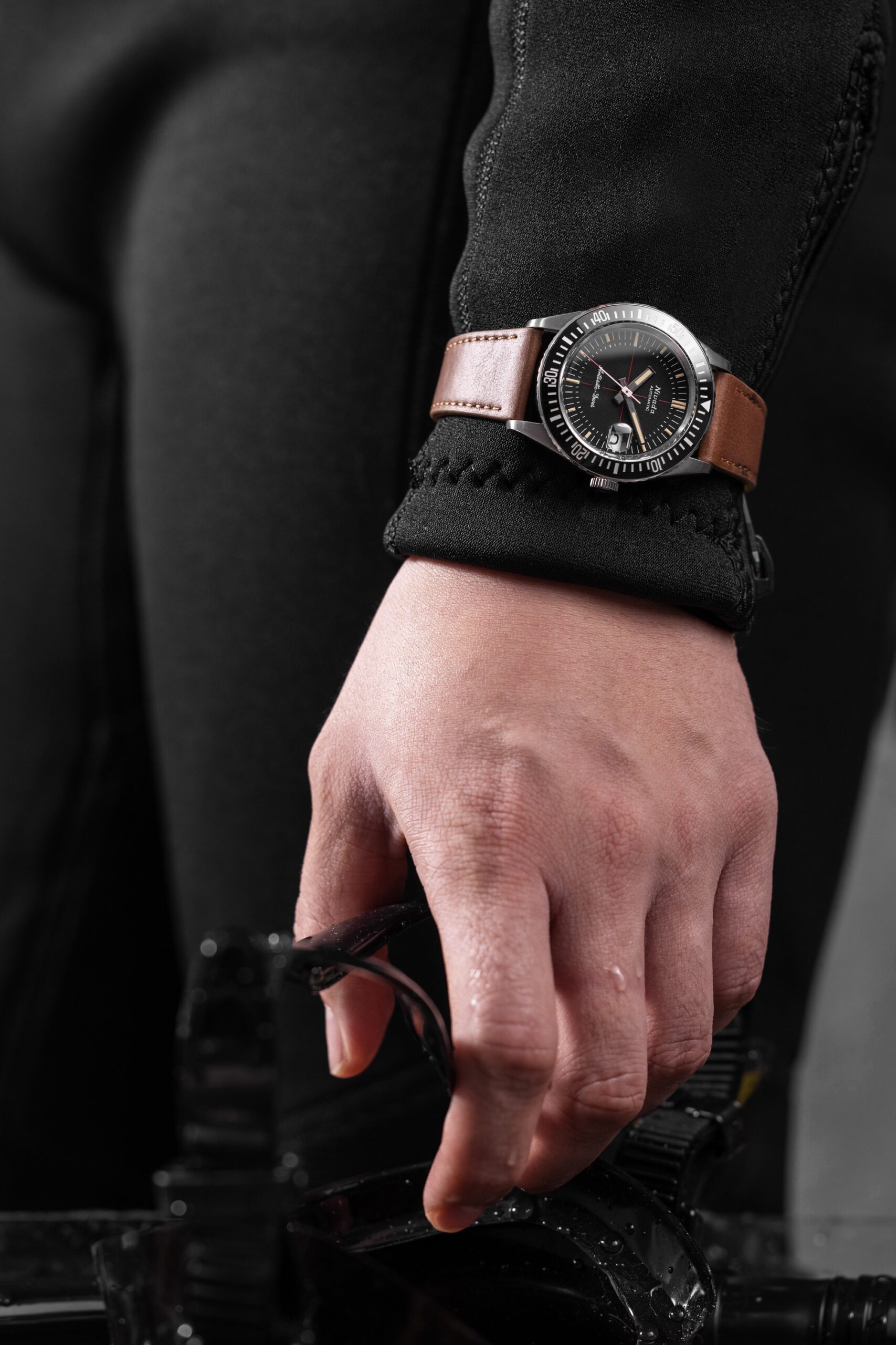 Antarctic Diver Date - Image 10