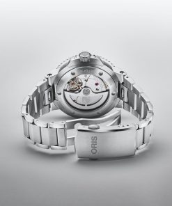 Alternative view of Aquis Date Calibre 400