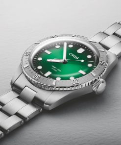 Alternative view of Divers Sixty-Five Calibre 400