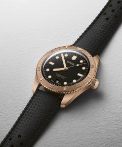 Alternative view of Divers Sixty-Five Date