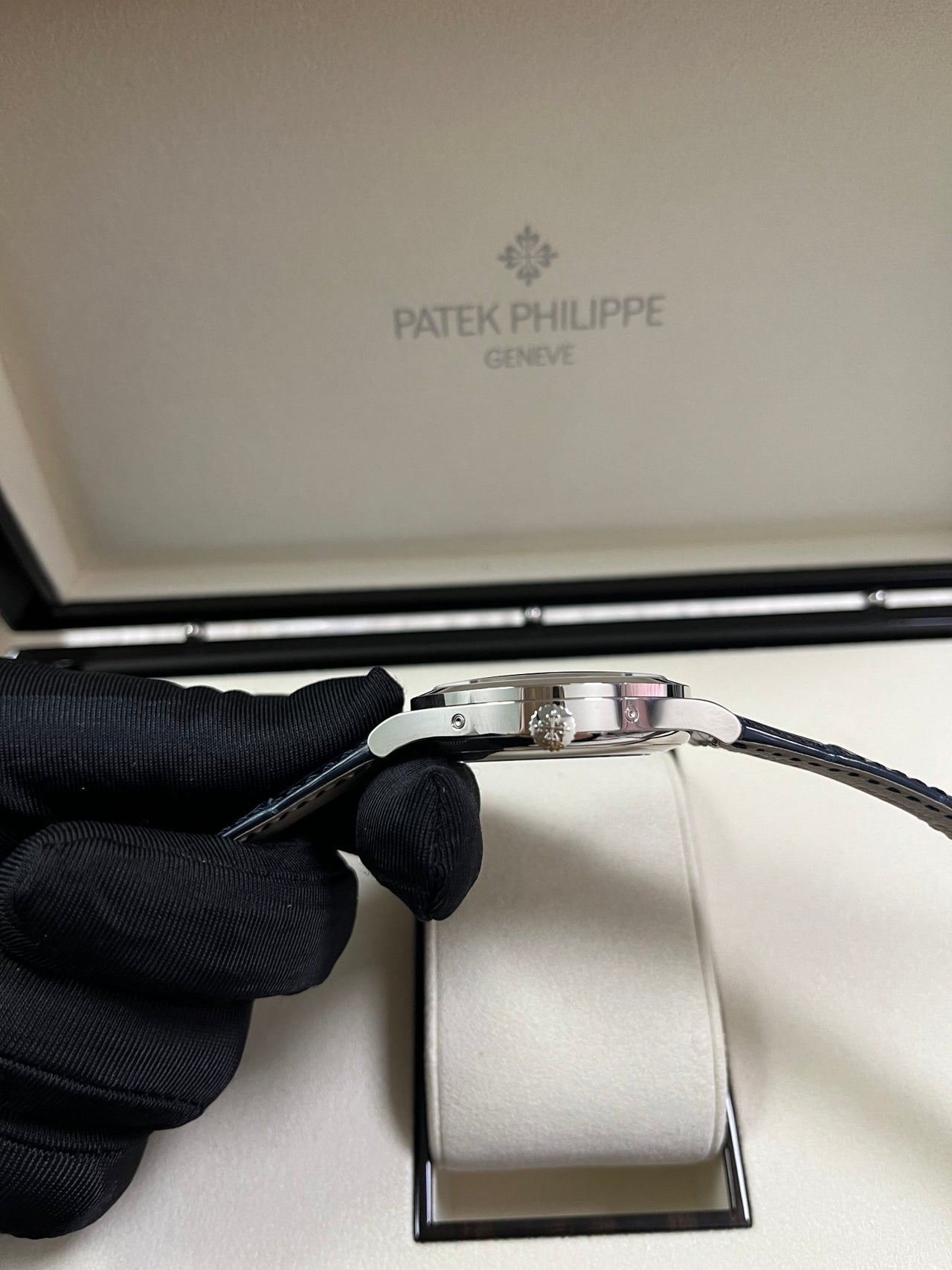 ANNUAL CALENDAR. MOON PHASES. White gold 5396G-017 - Image 10