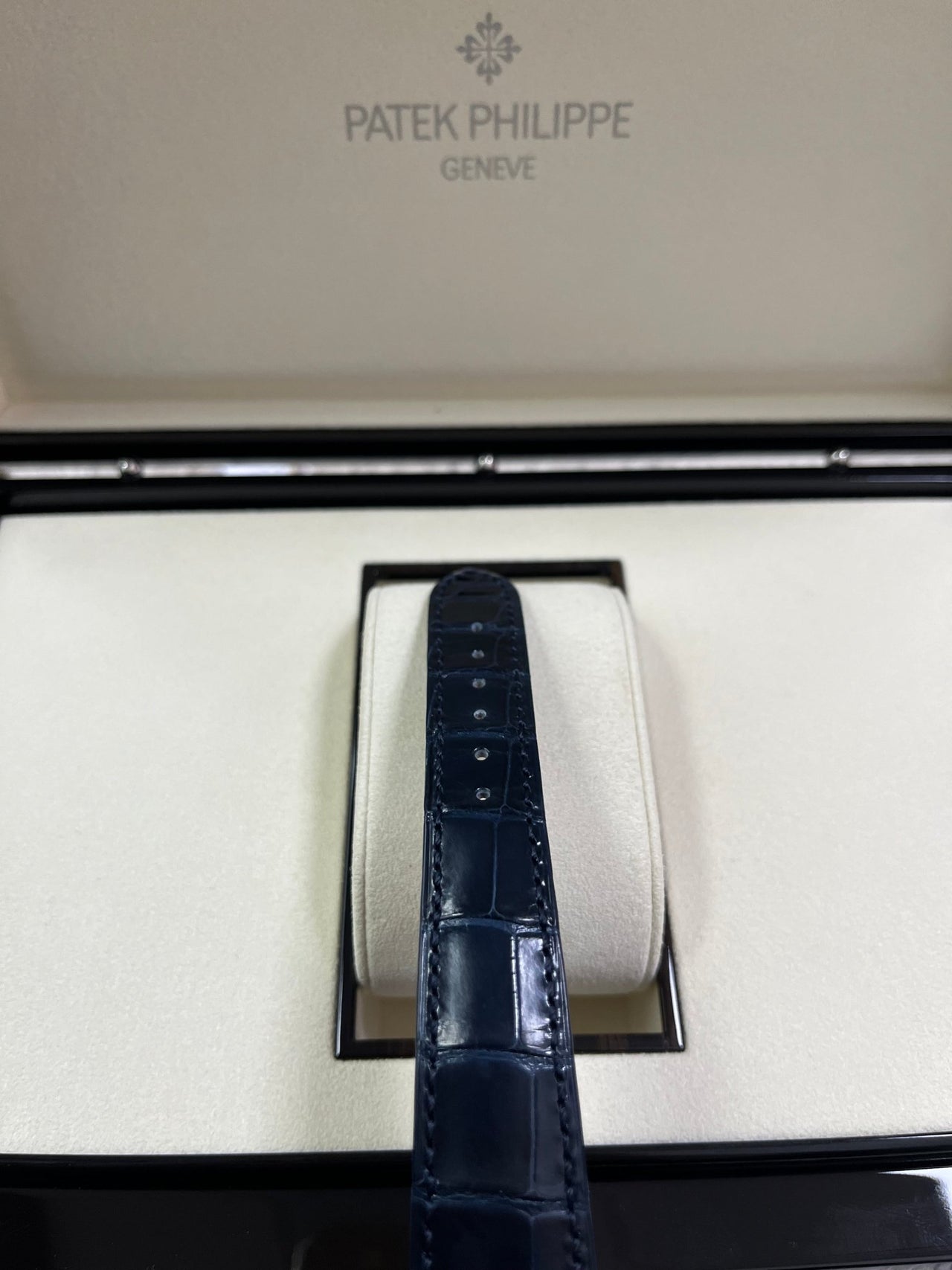 ANNUAL CALENDAR. MOON PHASES. White gold 5396G-017 - Image 5