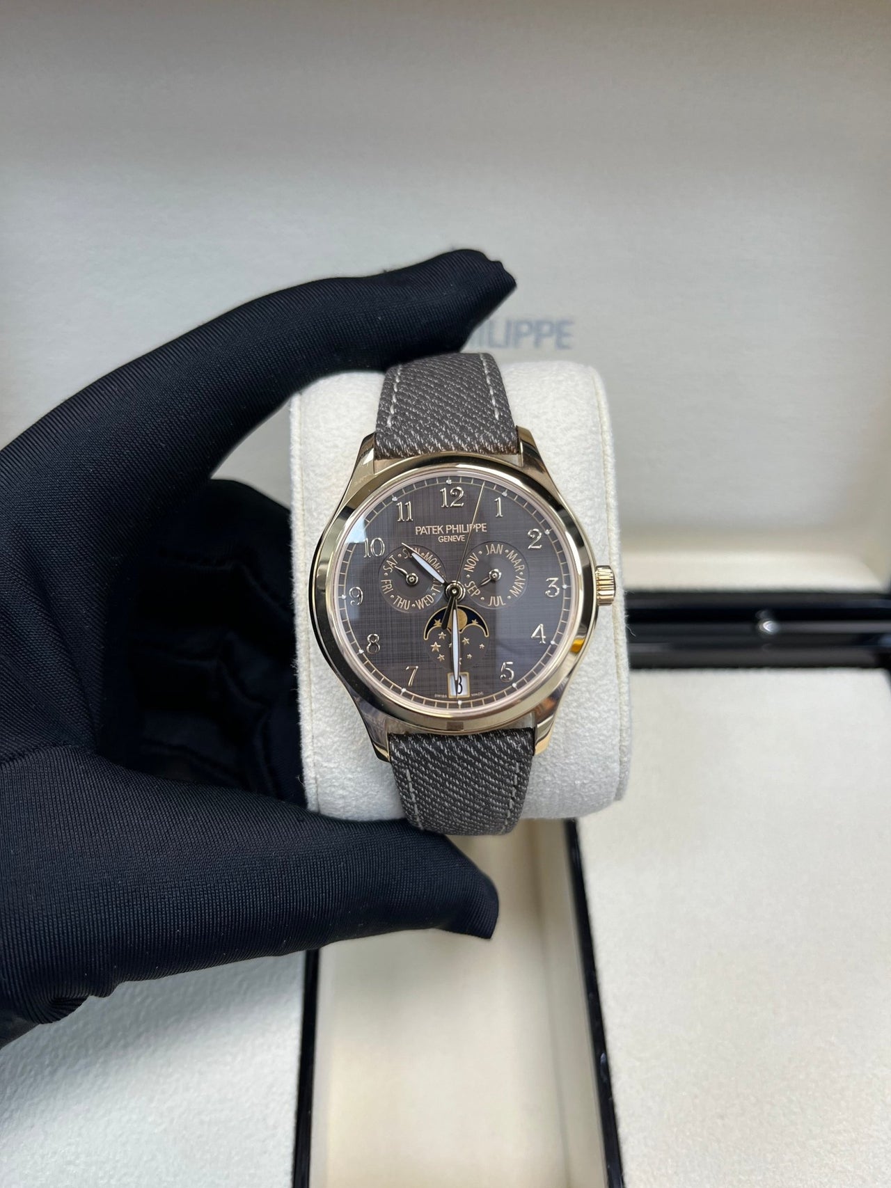 ANNUAL CALENDAR. MOON PHASES. Rose gold 4946R-001 - Image 11