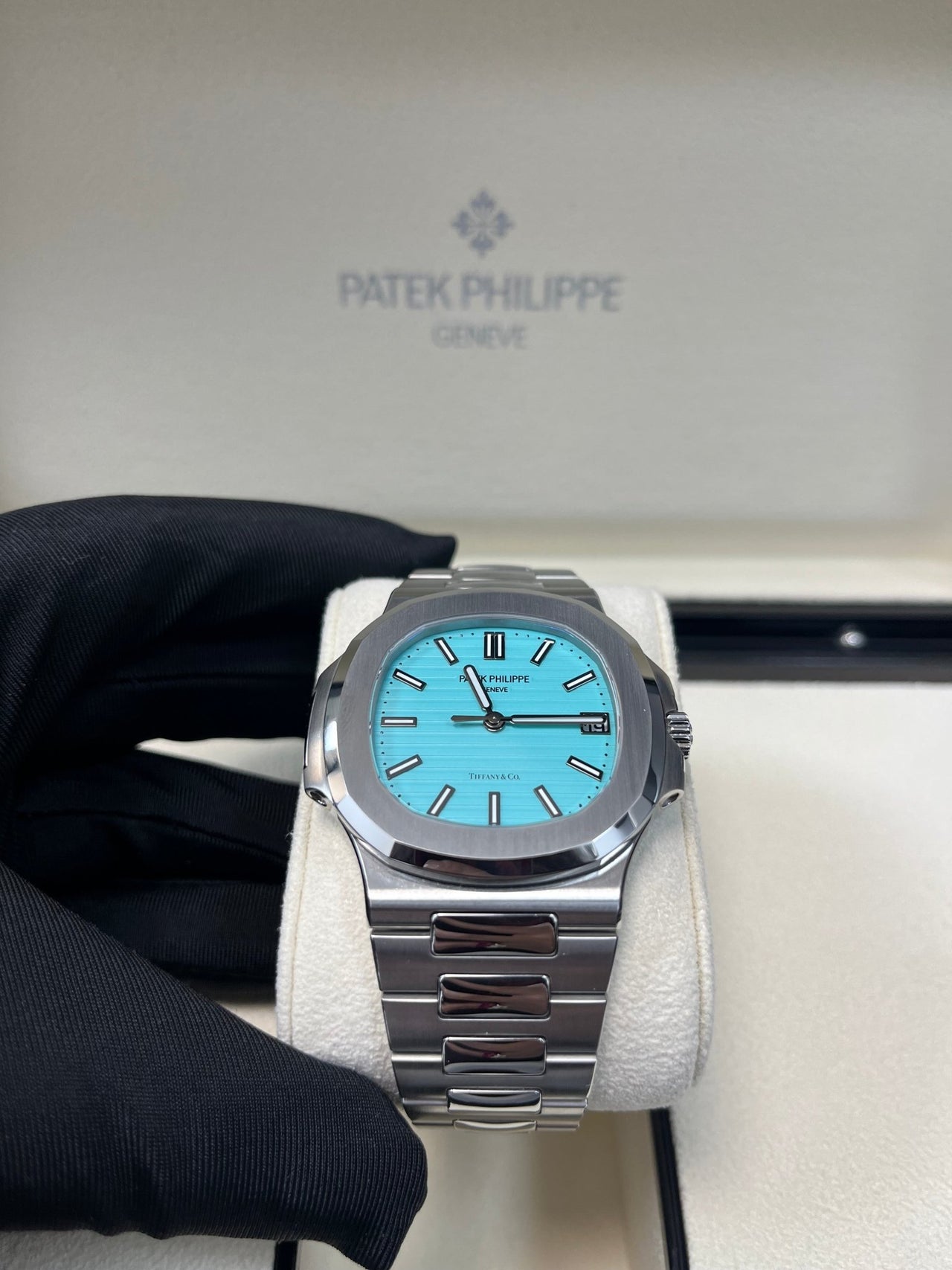Patek Philippe Nautilus "Tiffany & Co." Blue Dial 5711/1A-018 - Image 8
