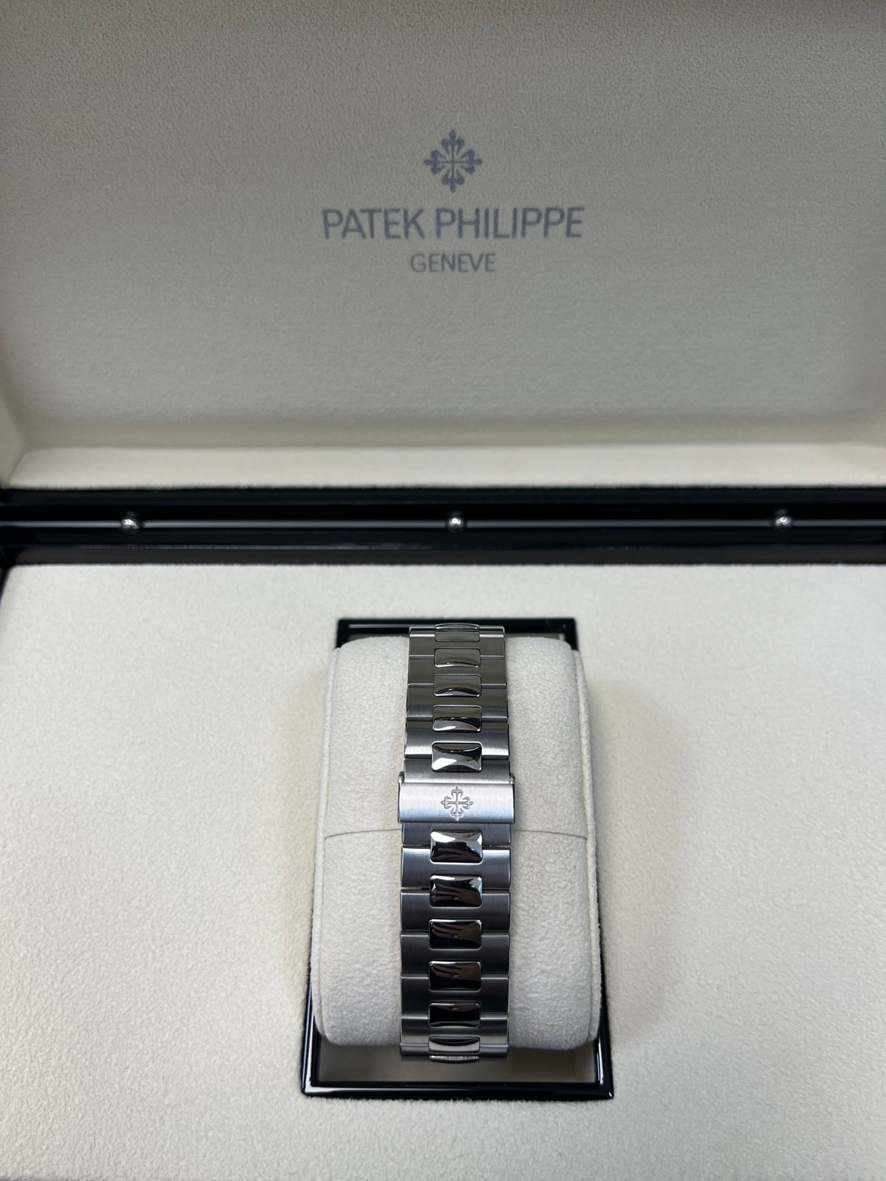 Patek Philippe Nautilus "Tiffany & Co." Blue Dial 5711/1A-018 - Image 6