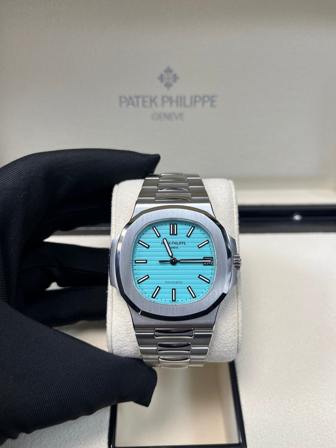Patek Philippe Nautilus "Tiffany & Co." Blue Dial 5711/1A-018 - Image 5