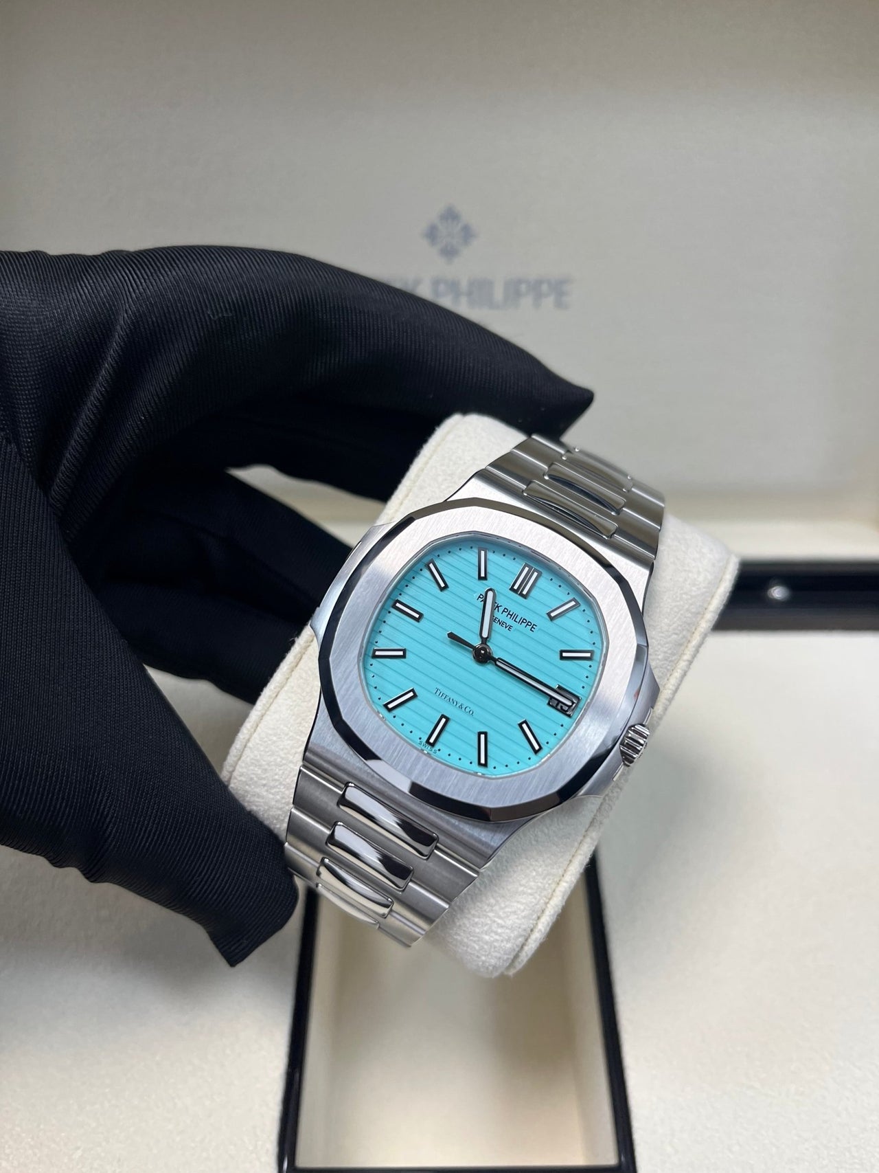 Patek Philippe Nautilus "Tiffany & Co." Blue Dial 5711/1A-018 - Image 9
