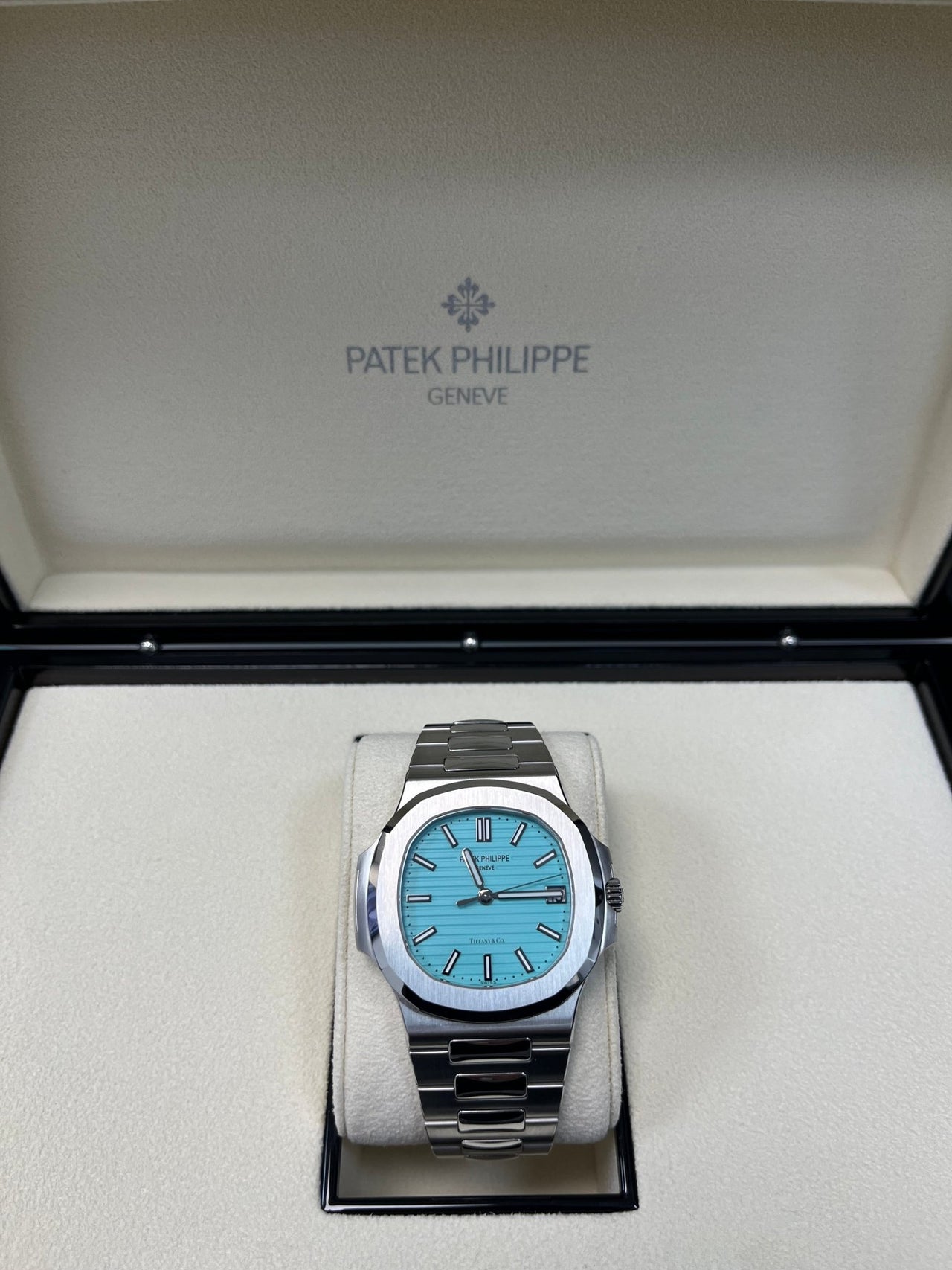Patek Philippe Nautilus "Tiffany & Co." Blue Dial 5711/1A-018 - Image 3
