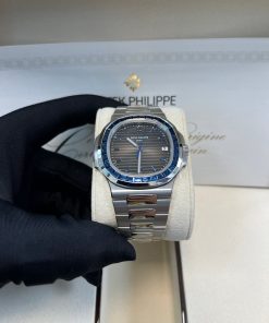 Alternative view of Patek Philippe Nautilus Platinum Blue Sapphire 5711/111P-001