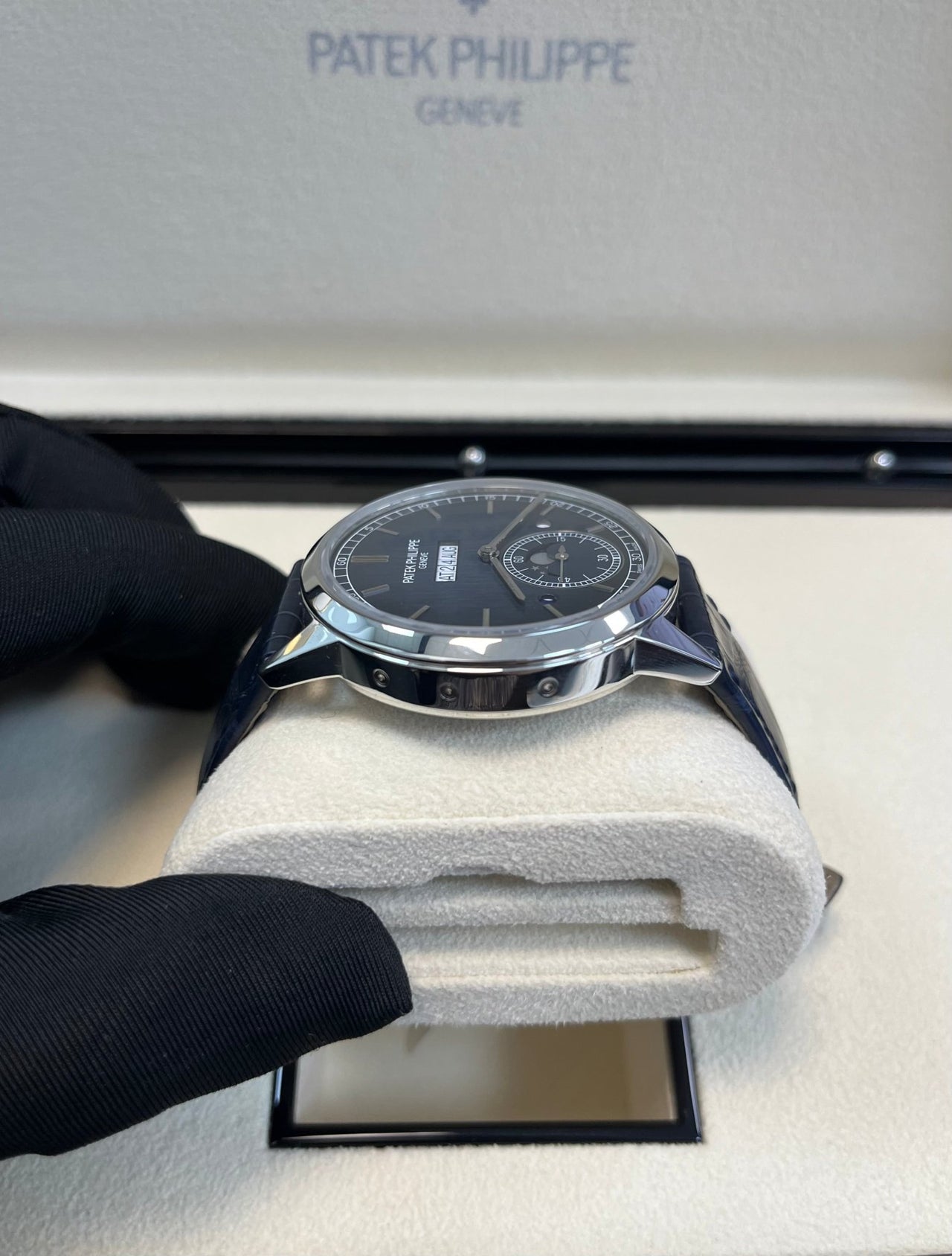 IN-LINE PERPETUAL CALENDAR Platinum 5236P-001 - Image 4