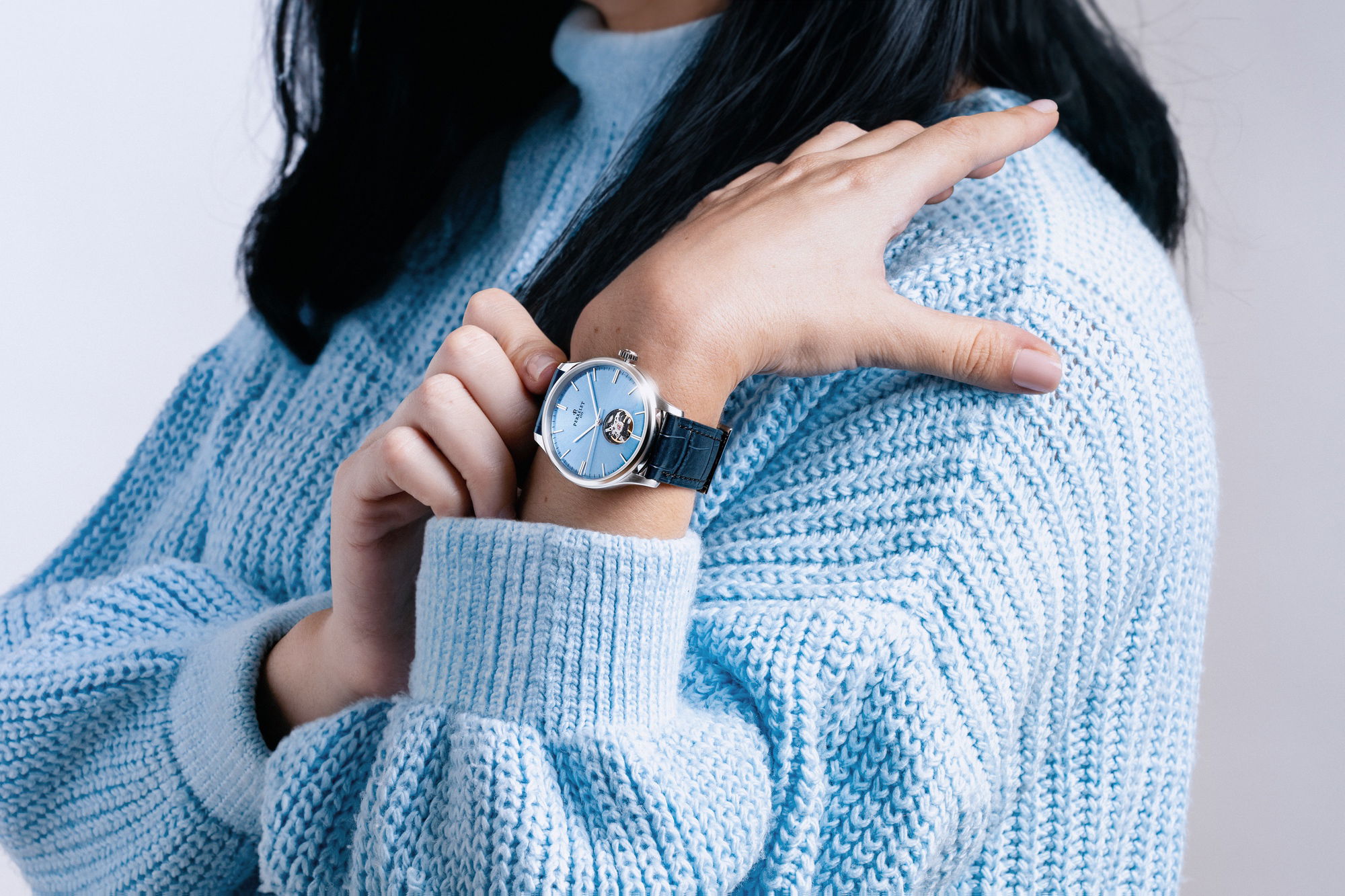 Weekend Open Heart Ice Blue - Image 5