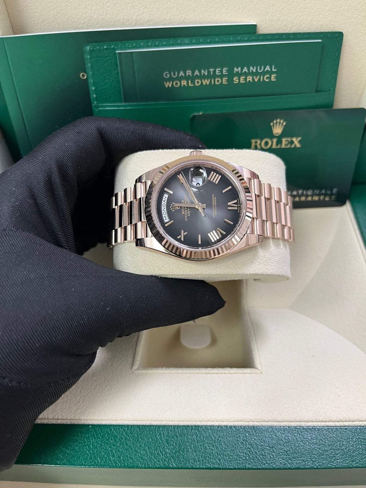 Rolex Day-Date 40 40 mm Everose gold 228235-0055 - Image 12