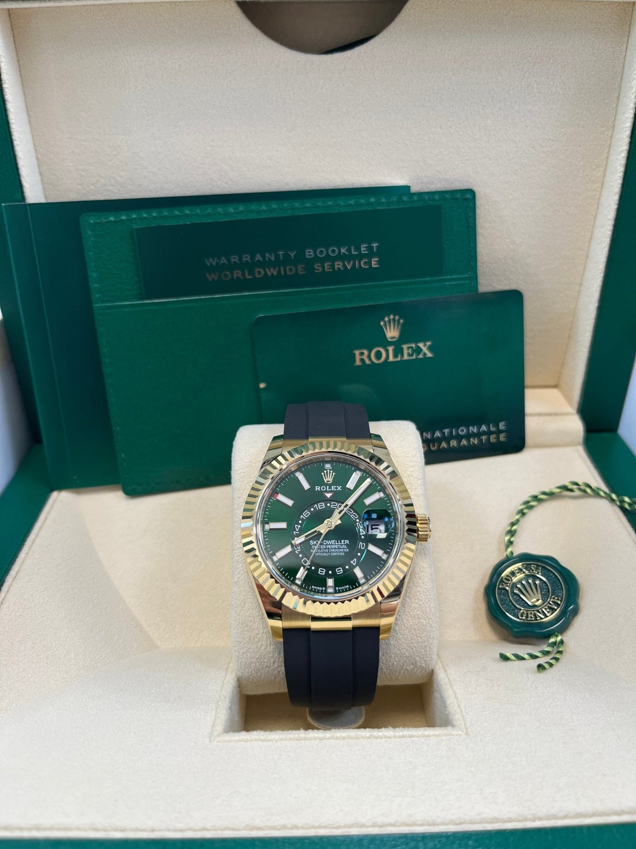 Rolex Sky-Dweller 42 mm yellow gold 336238-0004 - Image 3