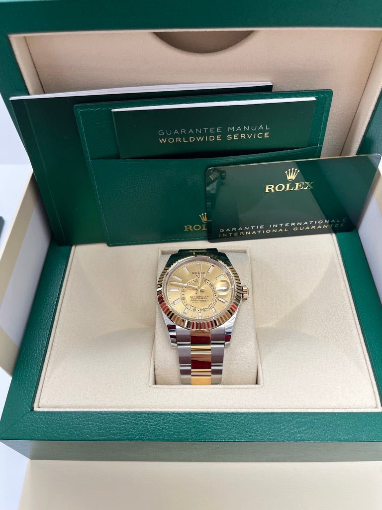 Rolex Sky-Dweller 42 mm Oystersteel and yellow gold 336933-0001 - Image 2