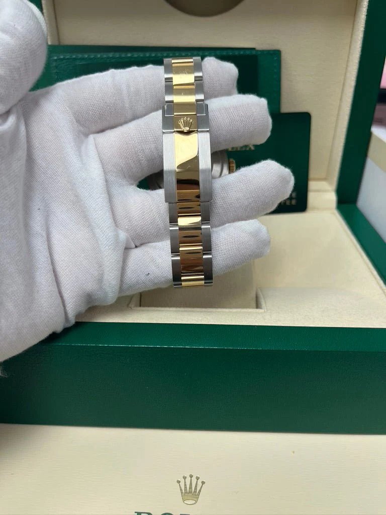 Rolex Explorer 36 36 mm Oystersteel and yellow gold 124273-0001 - Image 3