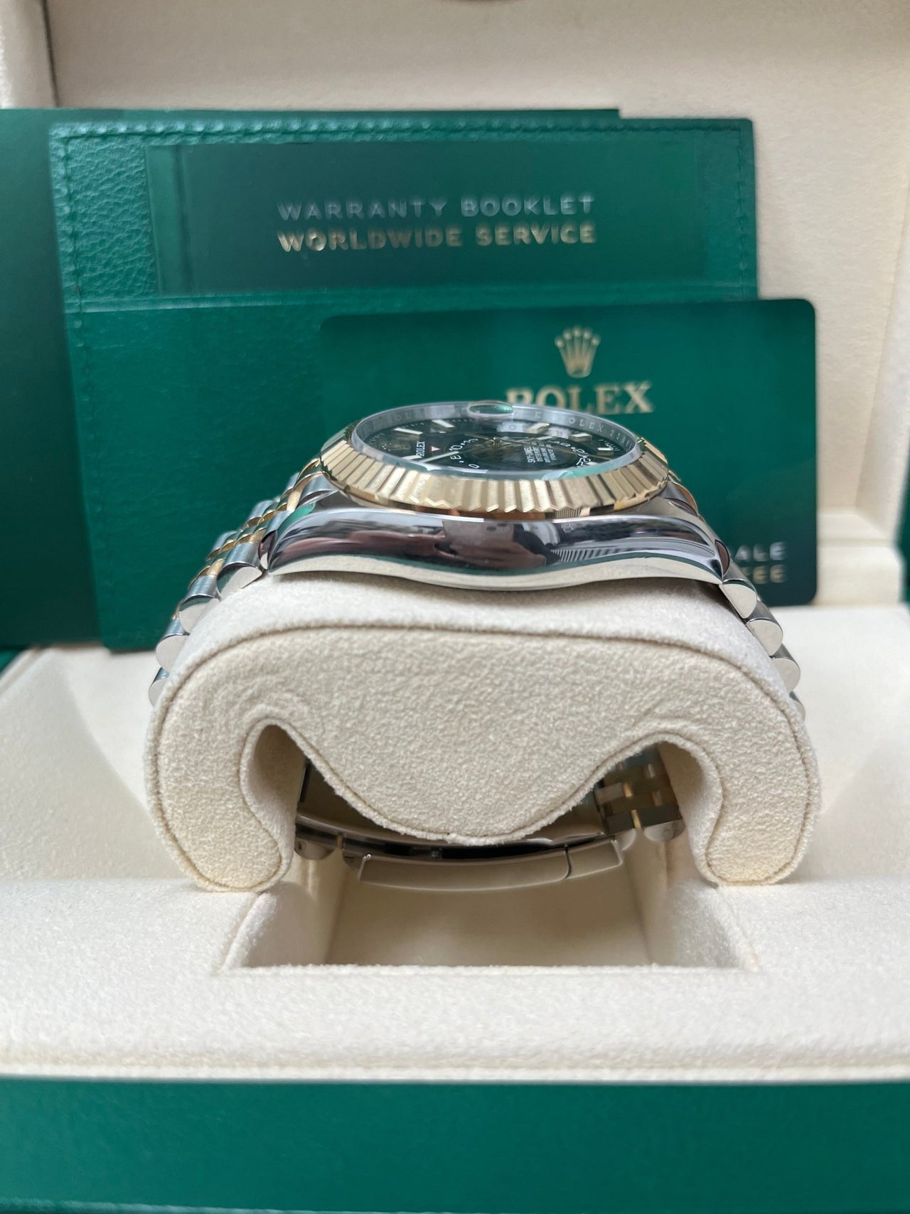 Rolex Sky-Dweller 42 mm Oystersteel and yellow gold 336933-0004 - Image 3