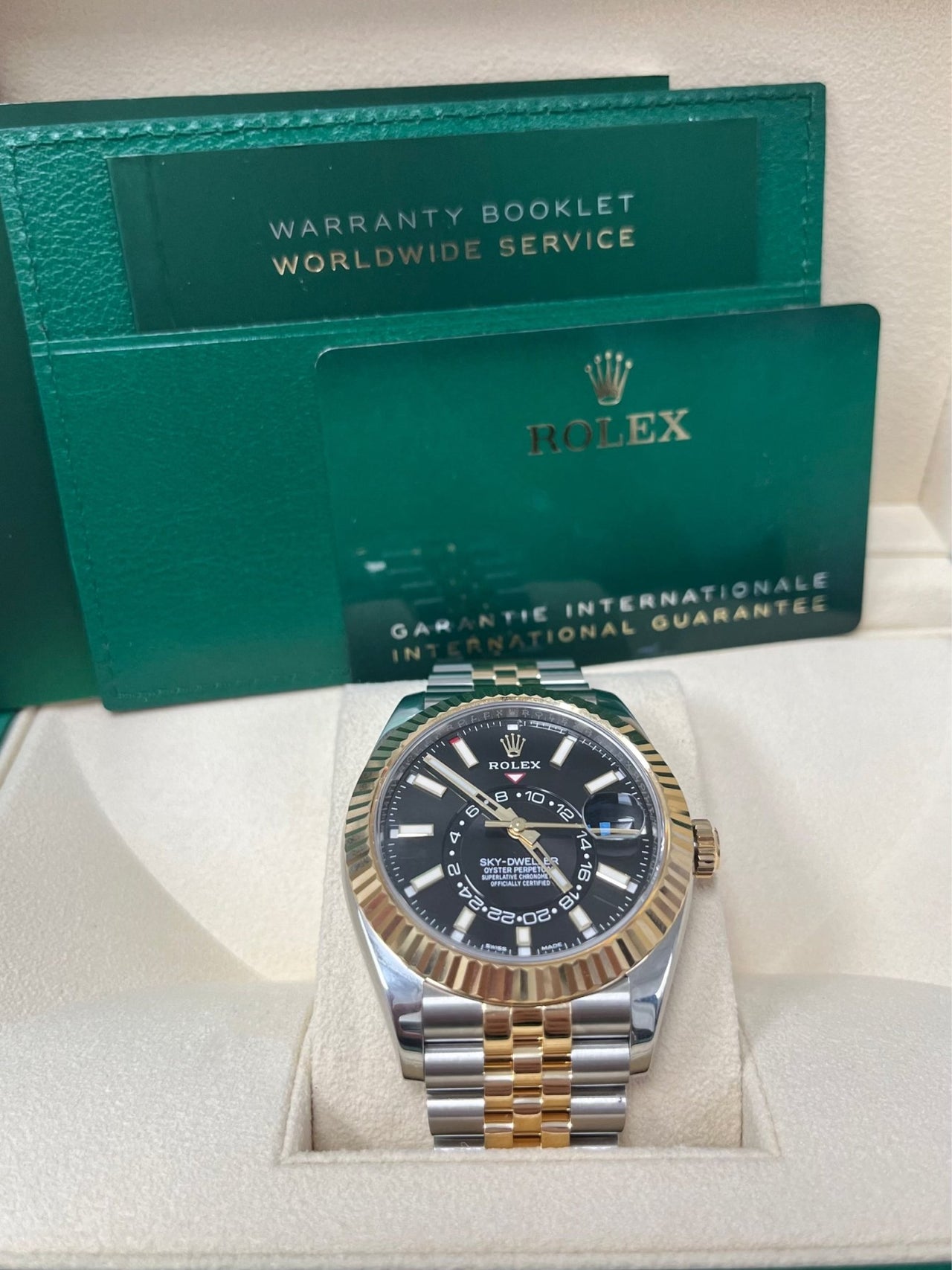 Rolex Sky-Dweller 42 mm Oystersteel and yellow gold 336933-0004 - Image 2