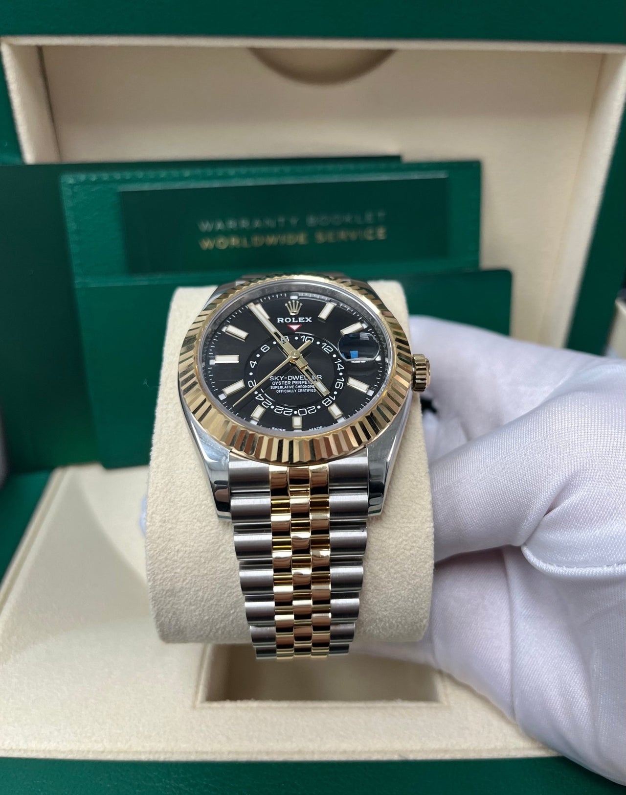 Rolex Sky-Dweller 42 mm Oystersteel and yellow gold 336933-0004 - Image 6