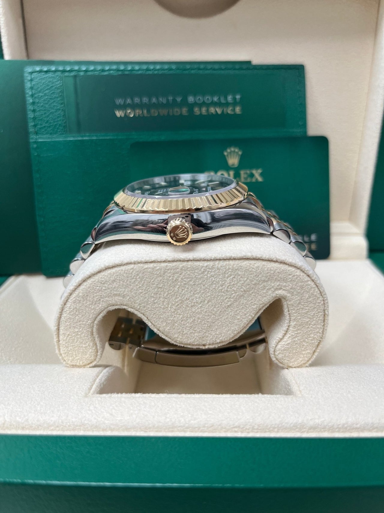 Rolex Sky-Dweller 42 mm Oystersteel and yellow gold 336933-0004 - Image 4