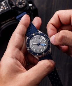 Alternative view of Basecamp Explorer Blue bezel